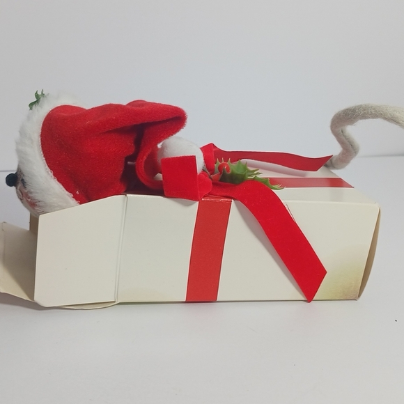 Vintage Annalee Christmas Santa Mouse In A Gift Box Present Figure - Picture 2 of 8